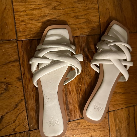 White woven sandals - ZARA size 38 - Picture 2 of 3